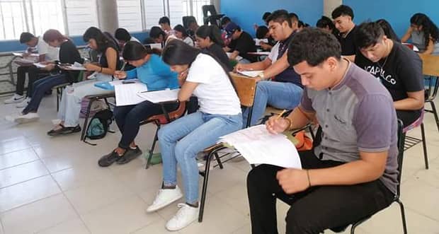 Normal de Tecomatlán forma maestros que eleven la calidad educativa 