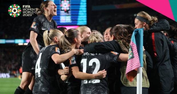 Australia y NZ inauguran mundial femenil con récord de asistencia