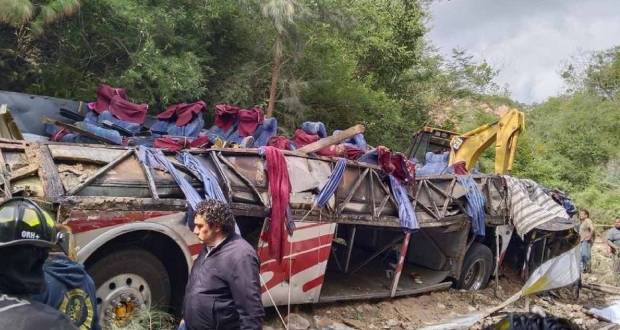 Accidente carretero deja 27 muertos en Oaxaca