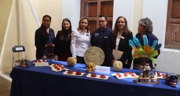Paola Angón encabeza ceremonia de graduación, del Cecade Cholula