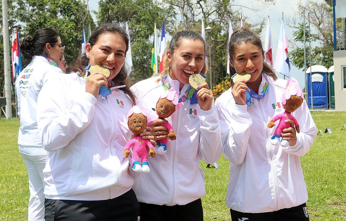 México domina el tiro con arco por equipos y se lleva 2 oros en JJCC
