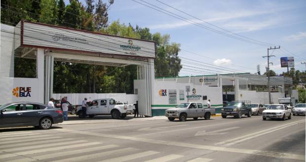 Poblanos dejan para última hora la verificación vehicular
