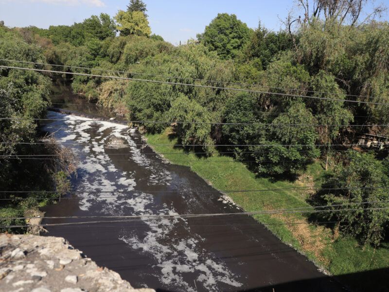 Sin cloro y con plomo el agua de viviendas por contaminación de Atoyac: Salud atenderá afectados