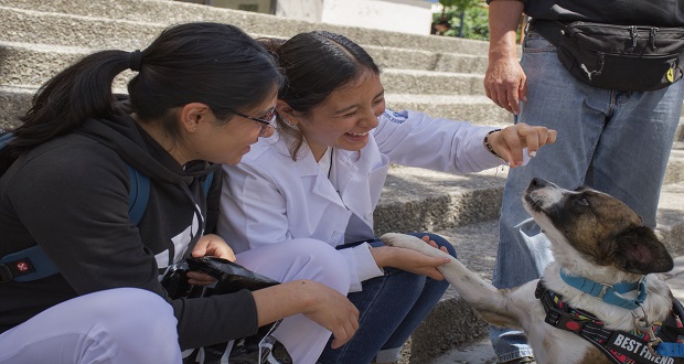 BUAP celebra kermés de bienvenida en Facultad de Medicina
