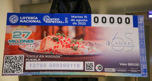 Céspedes devela cachito de la Lotería Nacional con imagen del chile en nogada