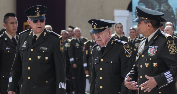 Reaparece el general Cienfuegos en ceremonia del Heroico Colegio Militar