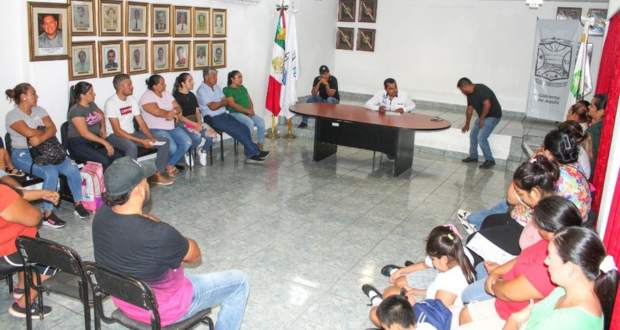 Exigen escuela digna en Aquila, tras daños por sismo de 19S de 2022