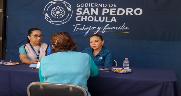 Angon encabeza Martes Ciudadano y dona libros a juntas auxiliares