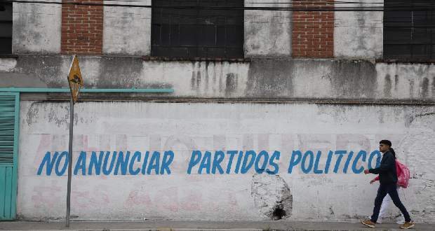Hasta de 311 mil pesos por propaganda política en mobiliario de Puebla capital.