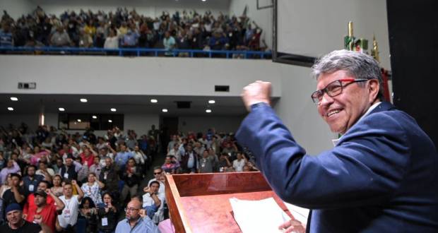 Ricardo Monreal ve necesario profundizar la reforma laboral