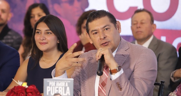Encuestas favorecen a Armenta para la gubernatura de Puebla 