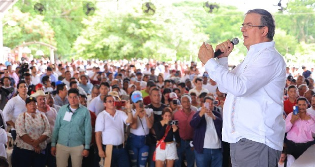 Ebrard afirma que logrará un sistema universal de salud