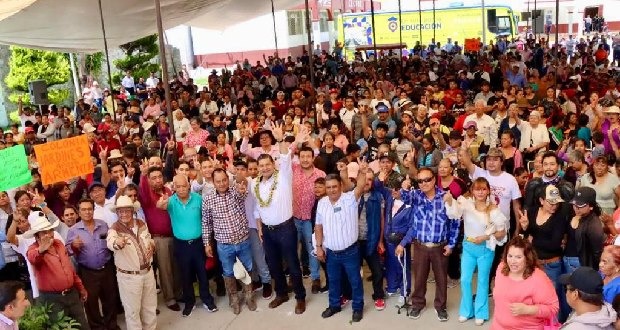 Armenta atiende a 40 familias de Xonacatepec