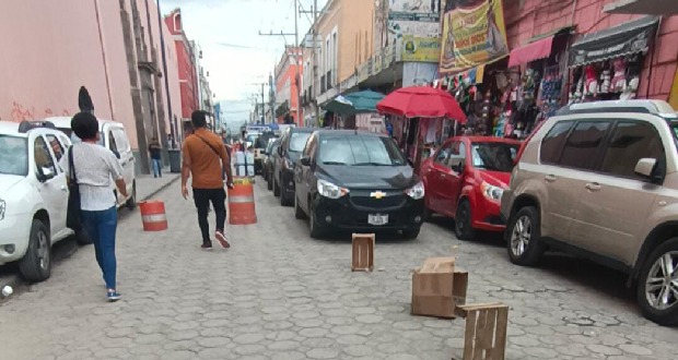 Ambulantes provocan caos en calles de CH de Puebla; limitan movilidad