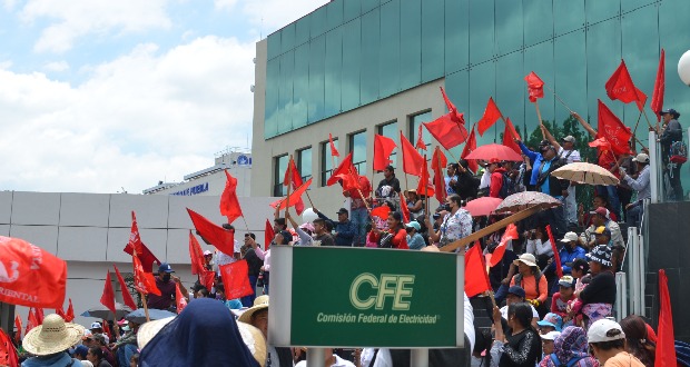 Antorcha Campesina protesta contra CFE; acusa indebido corte de luz
