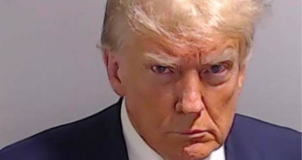 Donald Trump sale en libertad; paga fianza de 200 mil dólares