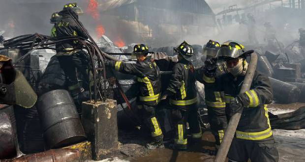 Incendio en Chicoloapan: fábrica se quema