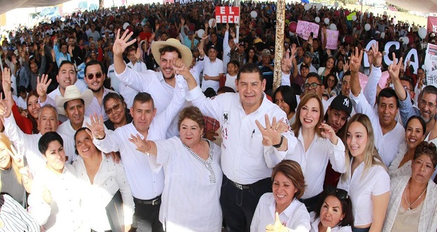 En Tepeaca, Armenta atestigua primera tonelada por molino de PET