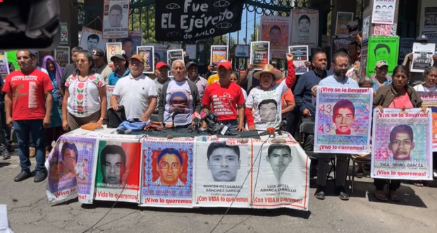 Padres de 43 suspenden plantón cuartel militar N°1; “Volveremos si no cumplen”