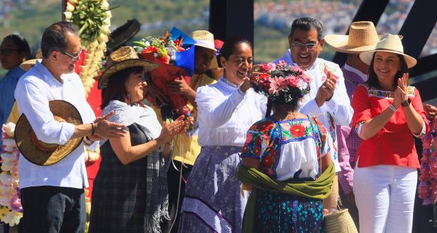 Así se vive el Huey Atlixcáyotl 2023 desde el Cerro de San Miguel, Atlixco. 