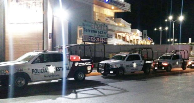 Aseguran 3 autos en arrancones sobre la Vía Atlixcayotl