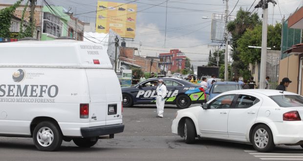 Riña en colonia Reforma Sur de Puebla deja un muerto y un herido 