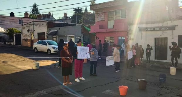 Bloquean la 31 Sur y 17 Poniente de la Belisario Domínguez por falta de agua
