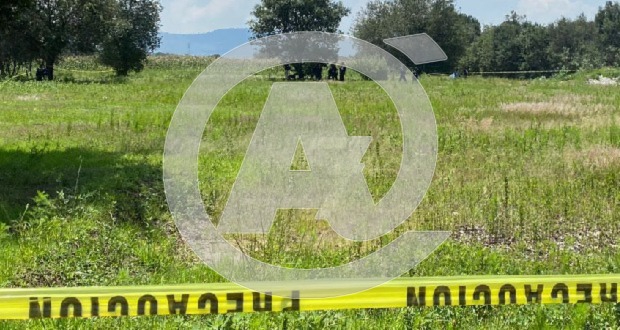 El cuerpo de un hombre fue localizado esta tarde en un terreno ubicado en los límites de Santa María Xonacatepec. 