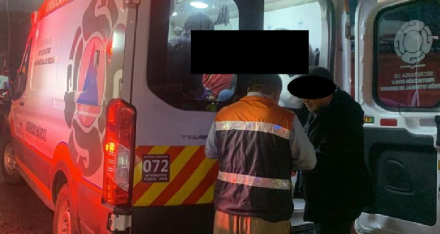 Una mujer murió luego de que un tráiler impacto la camioneta de turismo en la que viajaba en la autopista México-Puebla.