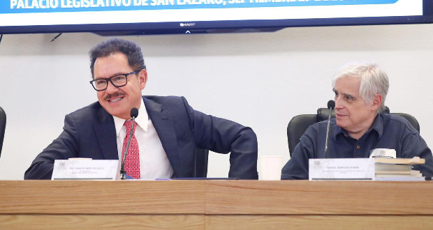 El coordinador parlamentario de Morena en la Cámara de Diputados, Ignacio Mier Velazco, impartió una charla en el Diplomado de Inducción al Parlamento Popular