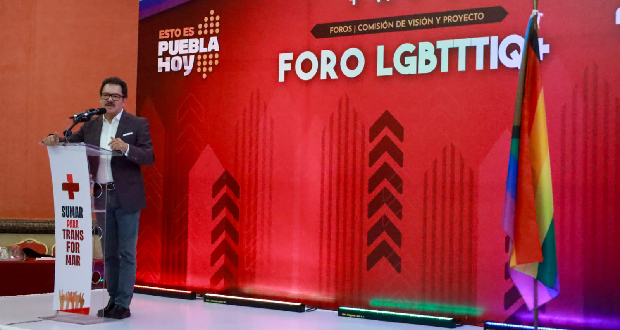 Ignacio Mier Velazco, participó en el Foro Lgbtttiq+ Puebla, Foto.Especial