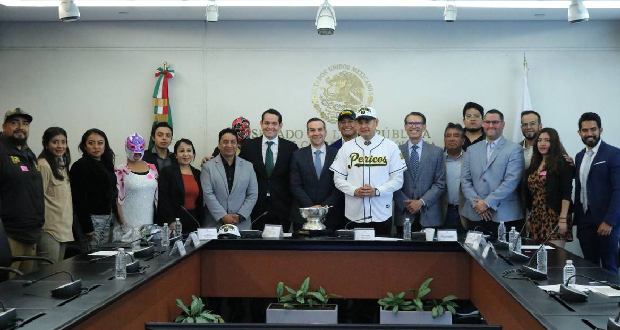 El equipo de los Pericos de Puebla recibió un reconocimiento en el Senado de la República.