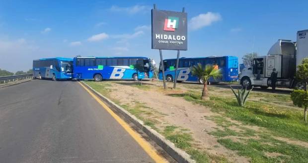 Tras casi 9 horas de bloqueo, transportistas liberan la México-Pachuca