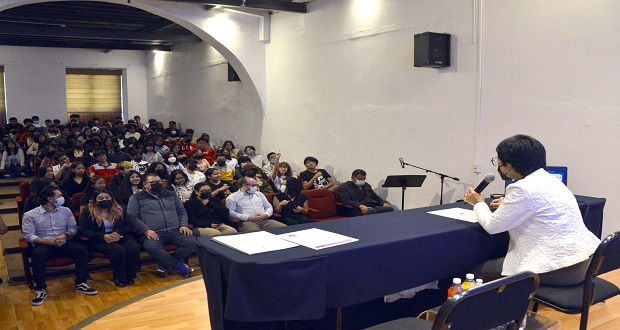 Rectora de la BUAP concientiza sobre enfermedades microbianas