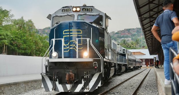 López Obrador hace recorrido de prueba del Tren Interocéanico