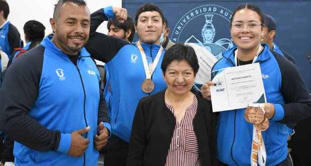 BUAP entrega becas a medallistas de la Universiada Nacional 2023