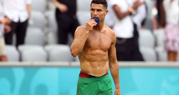 ¿Cristiano Ronaldo, como luchador de la WWE?