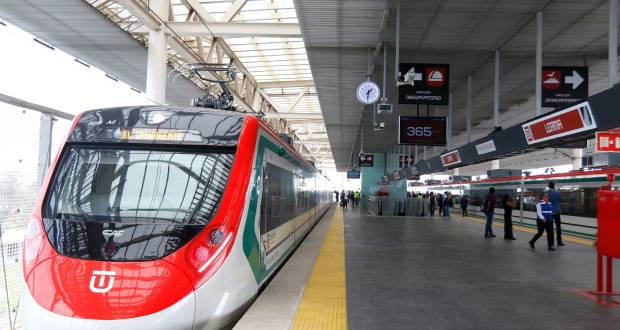 López Obrador inaugura la primera etapa del tren México-Toluca