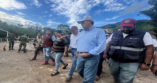 En Venustiano Carranza, 250 casas afectadas por "Otis"; Céspedes visita zona