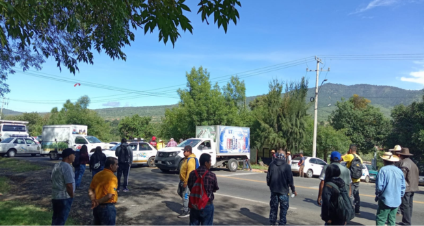 Comunidades purépechas bloquean carreteras de Michoacán