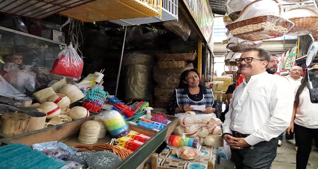 Ignacio Mier visita el Mercado Independencia en Puebla
