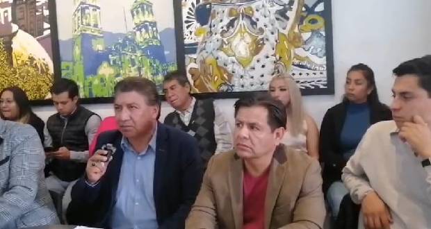 Médicos del hospital de Ixtacamaxtitlán, denunciaron que fueron víctimas de un fraude por parte de una financiera