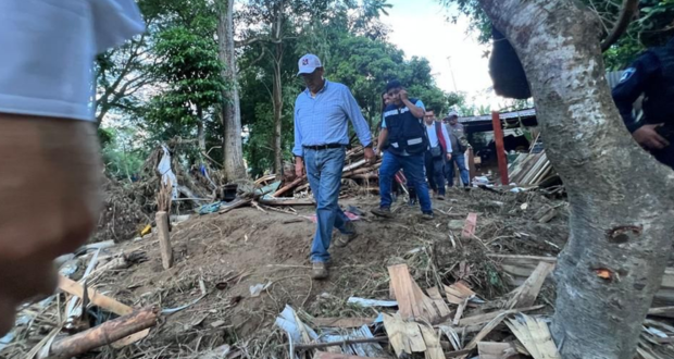 SICT restablece la red carretera dañada por el huracán Otis. Foto: Redes sociales.