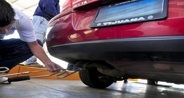 ¿Para qué sirve la prueba de humos en la verificación vehicular?