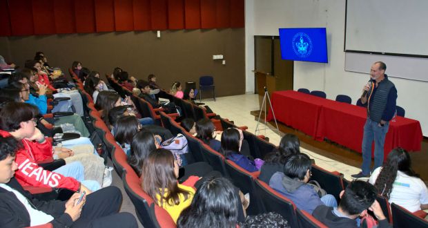 BUAP celebra Día del Químico con exposiciones y conferencias