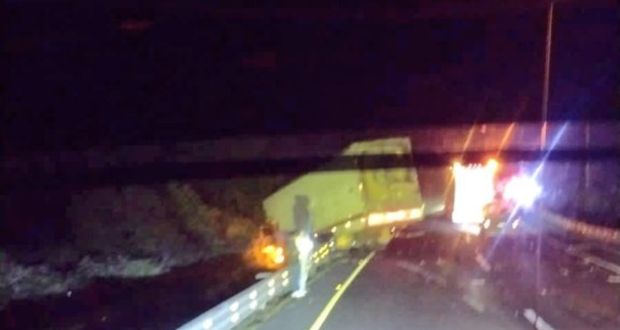 Volcadura de tractocamión en la Acatzingo-Mendoza deja 21 km de tráfico