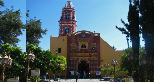 Vecinos de Tonantzintla reportan deficiencias en obras de plaza principal 