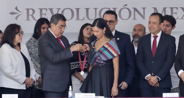 En Puebla, la ballerina Elisa Carillo recibe medalla honorífica