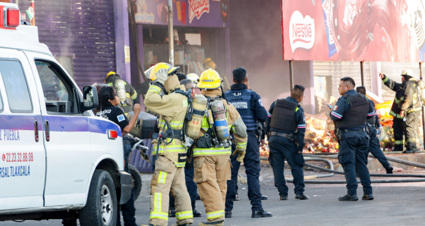 Se registra un incendio en dulcería de Central de Abastos; reportan un herido
