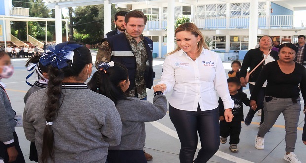 Paola Angon continua con las mejoras a las escuelas de Cholula
